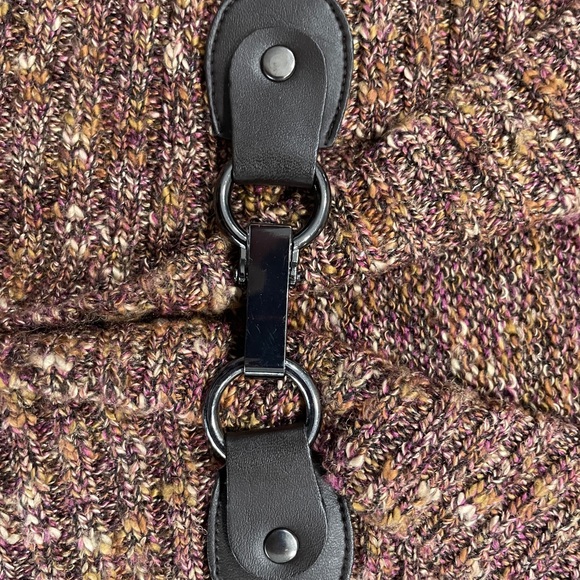 Short sleeve sweater from DressBarn. Perfect for fall! - Picture 2 of 4